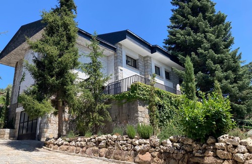 Navacerrada Ski Chalet | Large villa with pool in Navacerrada