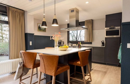 America House | Large VIP Cottage 4 People