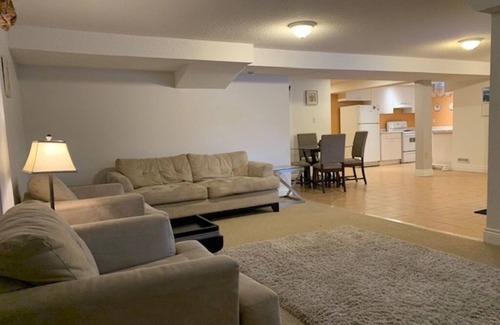 Vaughan Apartment | Large walk-out Basement Unit in central Richmond Hill