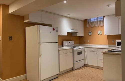 Vaughan Apartment | Large walk-out Basement Unit in central Richmond Hill