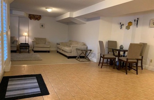Vaughan Apartment | Large walk-out Basement Unit in central Richmond Hill