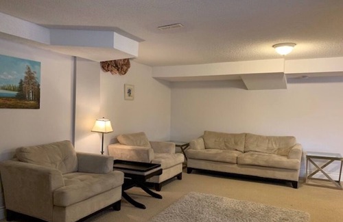 Vaughan Apartment | Large walk-out Basement Unit in central Richmond Hill