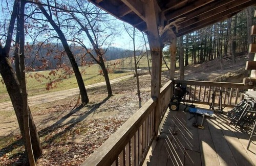 Crawford County Cabin | Larsen Hunters Rustic Cabinn