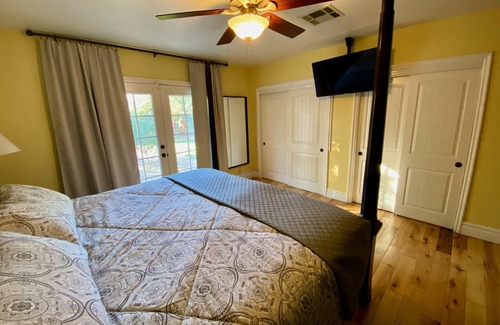 Las Vegas House | Las Vegas Pool House! Ranch Home With Salt Pool and High Speed Internet Close Drive to Strip.