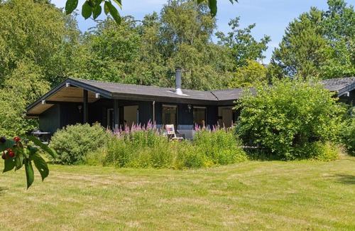 Udsholt House | "Lasse" - 1.5km from the sea by Interhome