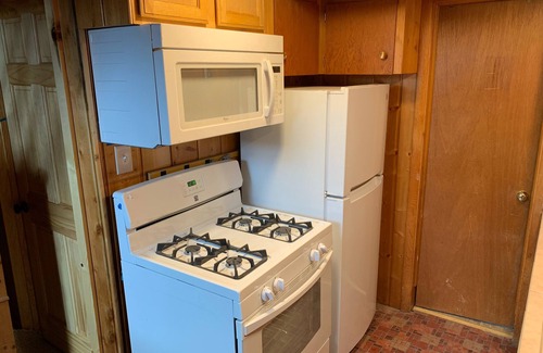 Last Chance Cabin | Last Chance Hideaway -Sleeps 4-6 people, Cozy Cabin 45 min from West Yellowstone