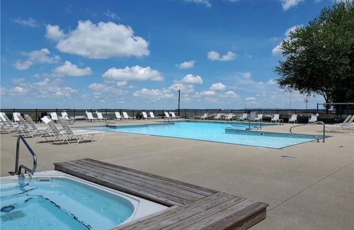 Port Clinton Condo | LAST CHANCE! Pool and hot tub open till Oct 6. Winter rentals available.