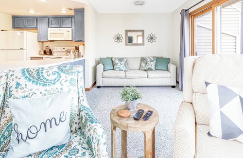 The Galena Territory House | Last Fall Colors Cozy King Bed Fireplace Pool Access Near Spa