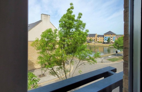 Peterborough House | Last Minute Deals | 4BR House of Four Chimneys