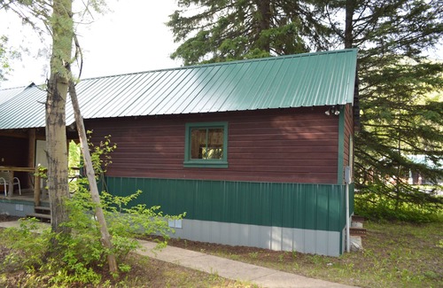 Essex Cabin | Last minute Plan to Glacier Guest Cabin Sauna