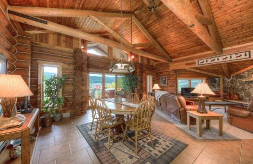 Big Sky House | Last Minute Special- Cozy Log Cabin, Views, Hottub