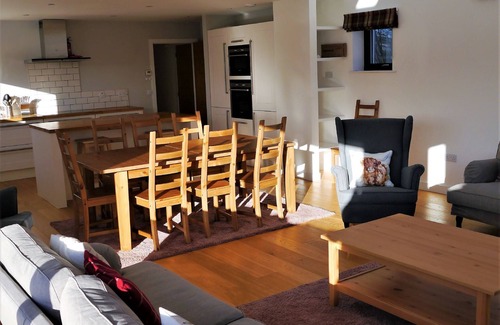 Aberlour Cottage | Laundry Cottage - a house that sleeps 8 guests in 4 bedrooms