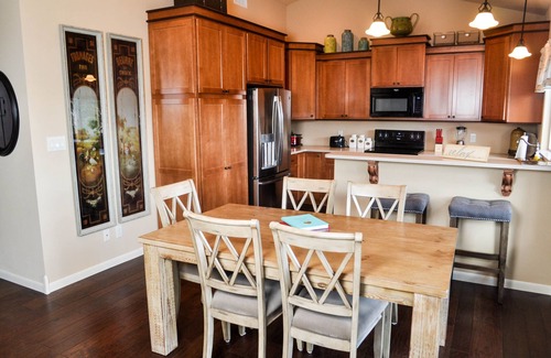Wimberley House | LAURA’S LODGE – BEAUTIFUL RIVER, KAYAKS, TUBES, HOT TUB - WELCOME!