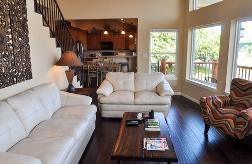 Wimberley House | LAURA’S LODGE – BEAUTIFUL RIVER, KAYAKS, TUBES, HOT TUB - WELCOME!