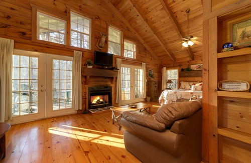 Sautee Nacoochee Cabin | Laurel Haven Cabin - Secluded romantic cabin with hot tub near Anna Ruby Falls