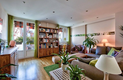 Les Poulettes Apartment | “L’Authentique”: soothing and rural! Air conditioning and free/secure parking!