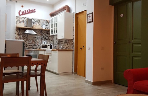 Naples City Centre Apartment | Lavanerahome apartment 2-6 seats Central Station