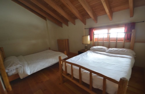 Salmon Arm Cabin | Lavender Cabin ~ Solar powered eco lodge in the hills