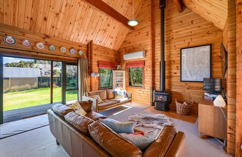 Hanmer Springs House | Lavender Cottage - Hanmer Springs Holiday Home
