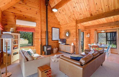 Hanmer Springs House | Lavender Cottage - Hanmer Springs Holiday Home
