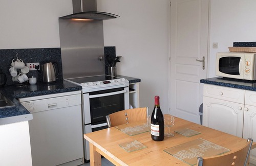 Etaules House | Lavender Cottage is a one bedroom gîte with private terrace and garden