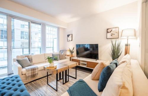 Bay Cloverhill House | Lavish Condo in the Heart of Downtown Toronto