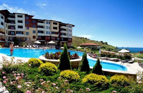 Sveti Vlas Apartment | Lavish, Poolside 2 Bed Apt at Garden of Eden