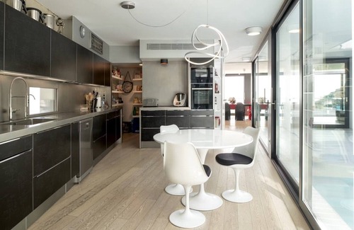 Mas Ram Villa | Lavish villa with outdoor hot tub