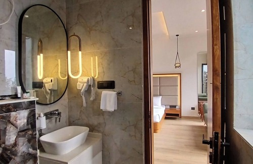 Mallital Resort | Lawrence Tungsten Resort