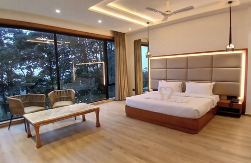 Mallital Resort | Lawrence Tungsten Resort