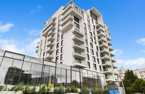 Aviatiei Apartment | LAX Designer, Oasis city skyline views, Parking