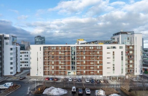 Hliðar Apartment | Laxi luxury apartments, family friendly, centre of Reykjavik. Private parking.