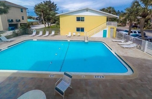 Bradenton Beach Condo | Lay-Z Liv-N 13 ~ Pool, updated, Beach = 1 block