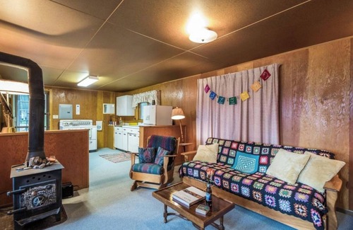 Polson House | Lazy B Lake House & Cabin on Flathead Lake, Waterfront with Tennis Court