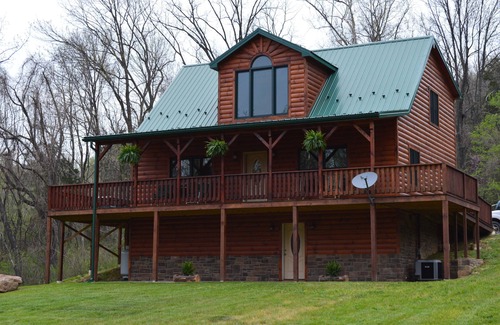 Luray Cabin | Lazy Bear Lodge VA :)
