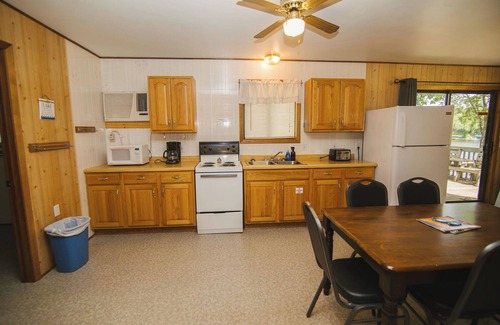 Richmond Cabin | Lazy Days, a 3BR lakefront cabin on the Horseshoe Chain of Lakes in Richmond, MN