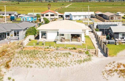Bay of Plenty Region Cottage | Lazy days beach front cottage