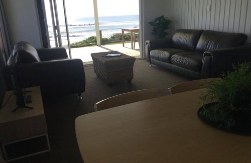 Bay of Plenty Region Cottage | Lazy days beach front cottage