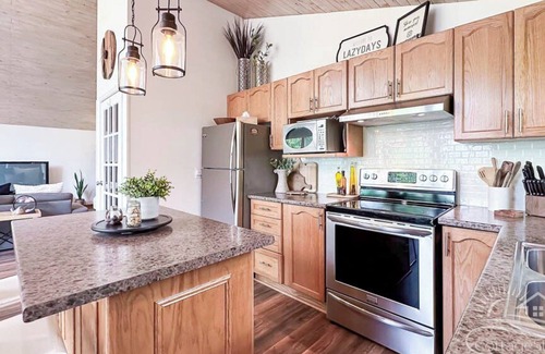 Ashfield-Colborne-Wawanosh Cottage | Lazy Days-LakeView charm