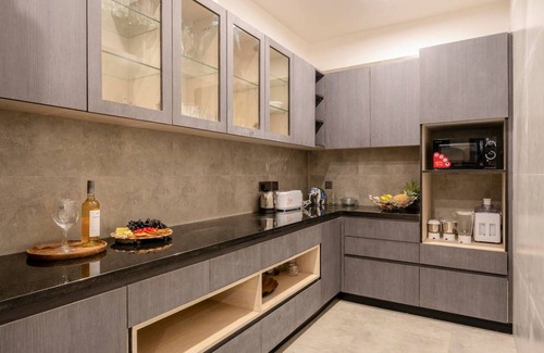 Nerul Villa | Lazy Duck - 4bhk w Elevated Pool 3km to the Beach