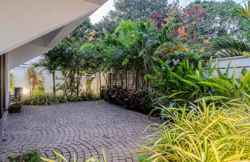 Nerul Villa | Lazy Duck - 4bhk w Elevated Pool 3km to the Beach