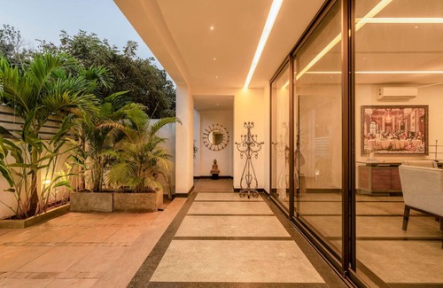 Nerul Villa | Lazy Duck - 4bhk w Elevated Pool 3km to the Beach