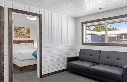 West Yellowstone Hotel | Lazy Duck Inn #18 Two Bedroom/Kitchen