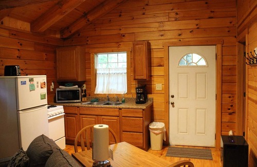 Logan Cabin | Lazy Lane Cabins - Acorn Ridge