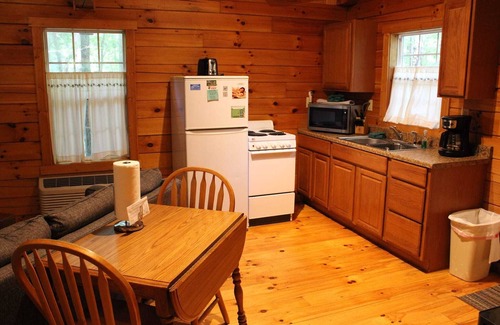 Logan Cabin | Lazy Lane Cabins - Acorn Ridge