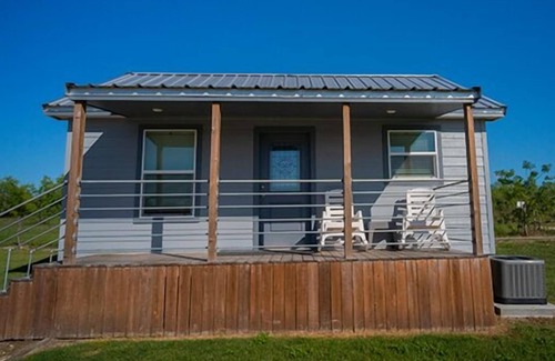 Victoria Cottage | Lazy Longhorn Lodge