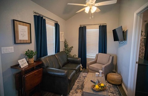 Victoria Cottage | Lazy Longhorn Lodge