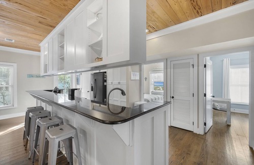 Seacrest Cottage | 'Lazy Magnolia' - Close to Beach & Pool w/4 Bikes & Beach Chairs! Near Rosemary!