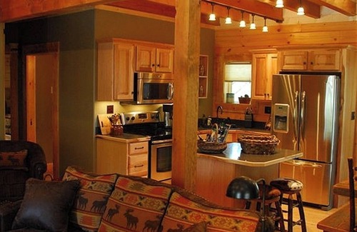 Lazy Acres House | Lazy Moose Lodge - Very popular, Highly Rated Lodge, and Minutes to the Park!