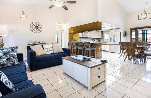 Lochmoor Waterway Estates House | Lazy Palm Retreat Heated Pool Jacuzzi Gulf Canal